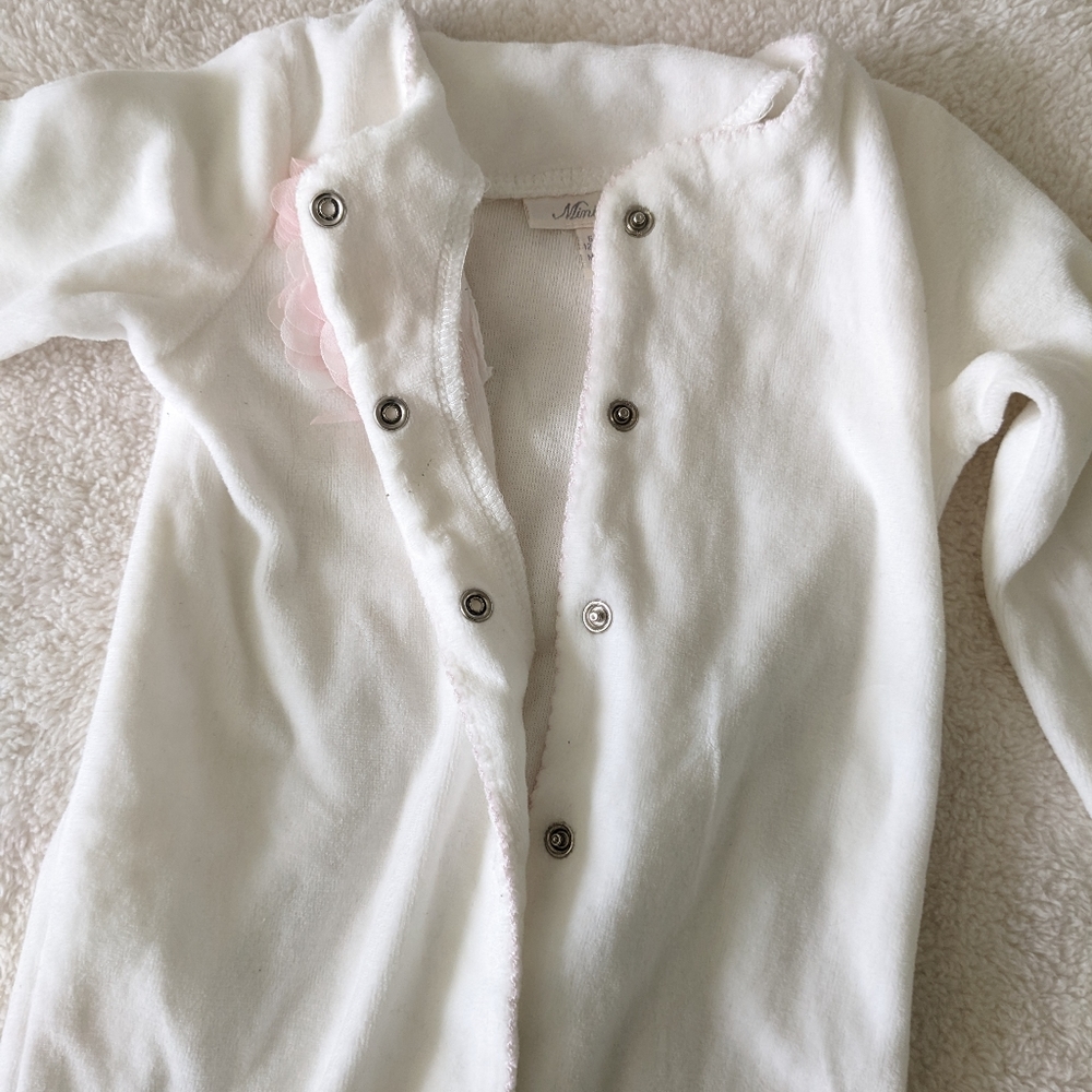 Miniclasix Soft Fleece White One Piece Pajamas w/ Pink Flower accent. Size 6M - Picture 2 of 8